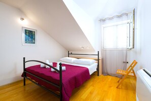 Deluxe-Apartment, Meerblick | Hochwertige Bettwaren, Betten mit Memory-Foam-Matratzen