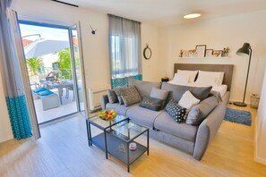 Apartemen Deluks, Beberapa Tempat Tidur, pemandangan laut | Seprai premium, busa memori, brankas, dan kedap suara