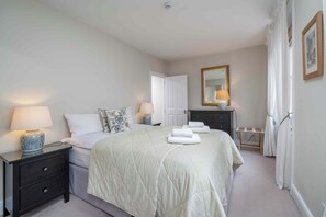 2 bedrooms, iron/ironing board, WiFi, bed sheets - Modern flat in the Victoria area (London)