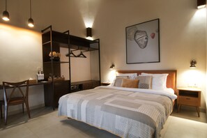 Minibar, in-room safe, desk, laptop workspace - KeRensia Private Pool Villas (Gili Air)