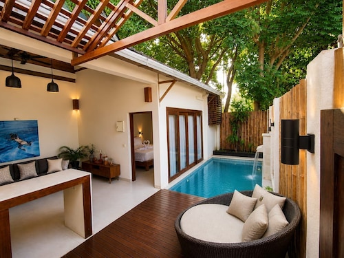 KeRensia Private Pool Villas