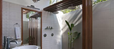 Family Villa, 2 Bedrooms | Bathroom | Shower, rainfall showerhead, hair dryer, bidet