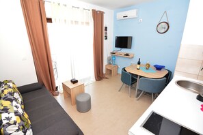 Classic Apartment, Sea View | Living area | LCD TV - Holiday Home Cattaro (Donji Stoliv)