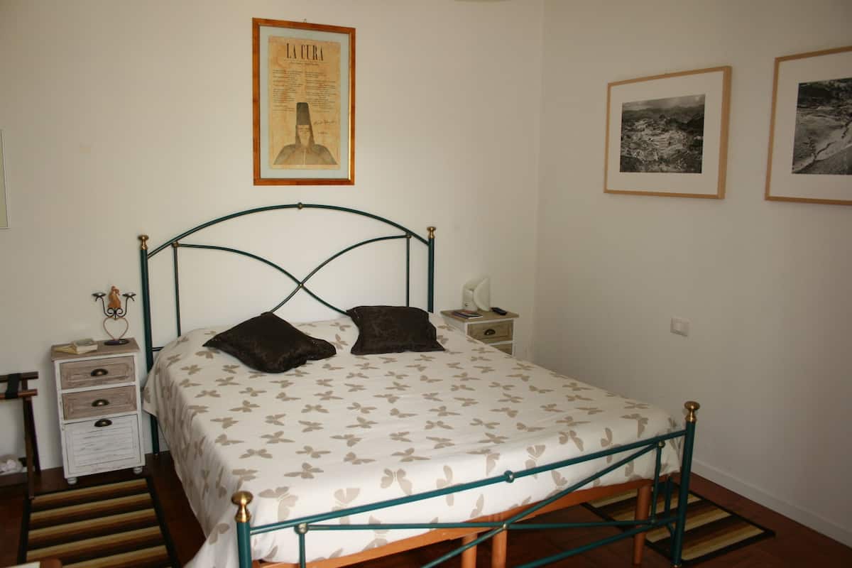 Camera doppia, 1 letto queen | Wi-Fi gratuito, lenzuola