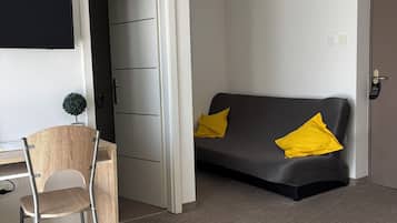 Superior Twin Room | Minibar, desk, soundproofing, free WiFi