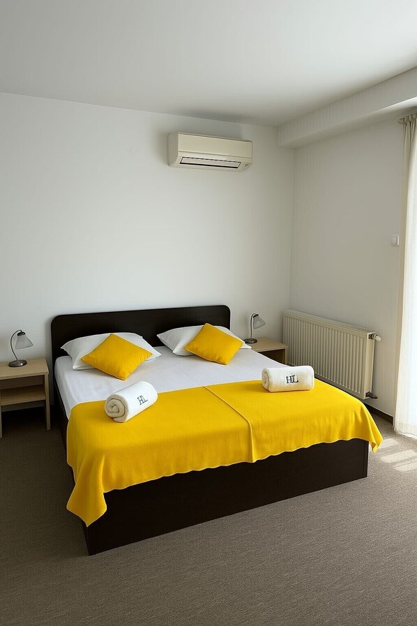 Minibar, desk, soundproofing, free WiFi