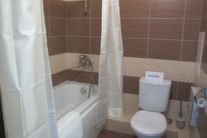 Apartment | Badezimmer | Haartrockner, Handtücher