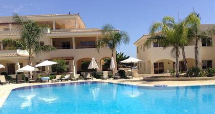 Luxury 2 bedroom apartment, Mandria, Nr Paphos