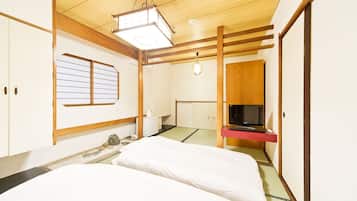 Japanese Style Twin Room | Desk, free WiFi, bed sheets
