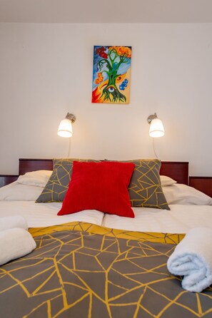 In-room safe, free WiFi, bed sheets - My Lake Hotel (Zamardi)