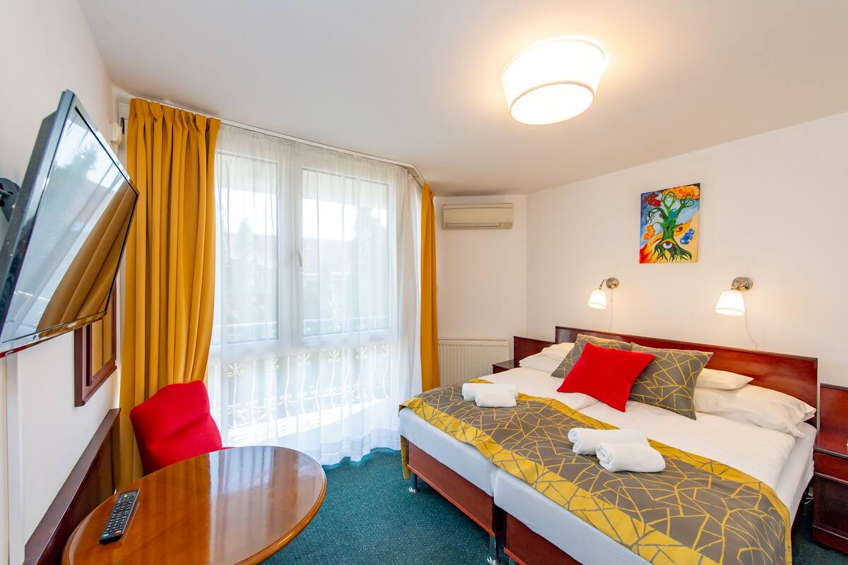 Classic Double Room, 1 Double Bed | In-room safe, WiFi (free), bed sheets