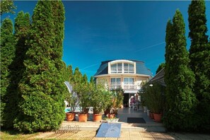 Front of property - My Lake Hotel (Zamardi)