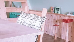 A loft-style bedroom with a wooden bunk bed, a desk, and a ladder. - Little break (Gossersweiler-Stein)