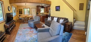 TV, DVD-spiller, fotballspill og bøker