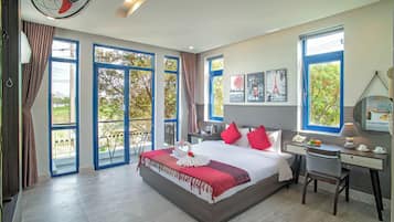 Luxury Studio, 2 Bedrooms, Garden View | Premium bedding, minibar, in-room safe, desk