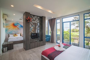 Luxe studio, 2 slaapkamers, uitzicht op tuin | 1 slaapkamer, luxe beddengoed, een minibar, een kluis op de kamer