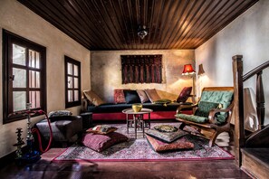 المنشأة من الداخل