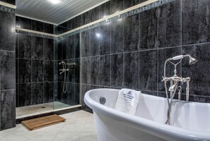 Exclusive Villa, 4 Bedrooms | Living area