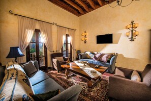 Exclusive-Villa, 4 Schlafzimmer | Wohnbereich | Smart-TV, Videospielkonsole, DVD-Player, MP3-Dockingstation