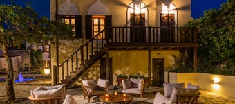 Lemuria Manor, Wine Dark Sea Villas