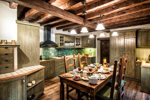 Exclusive Villa, 4 Bedrooms | Breakfast meal