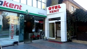 Pintu masuk properti