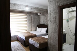 Chambre Triple | Wi-Fi gratuit, draps fournis