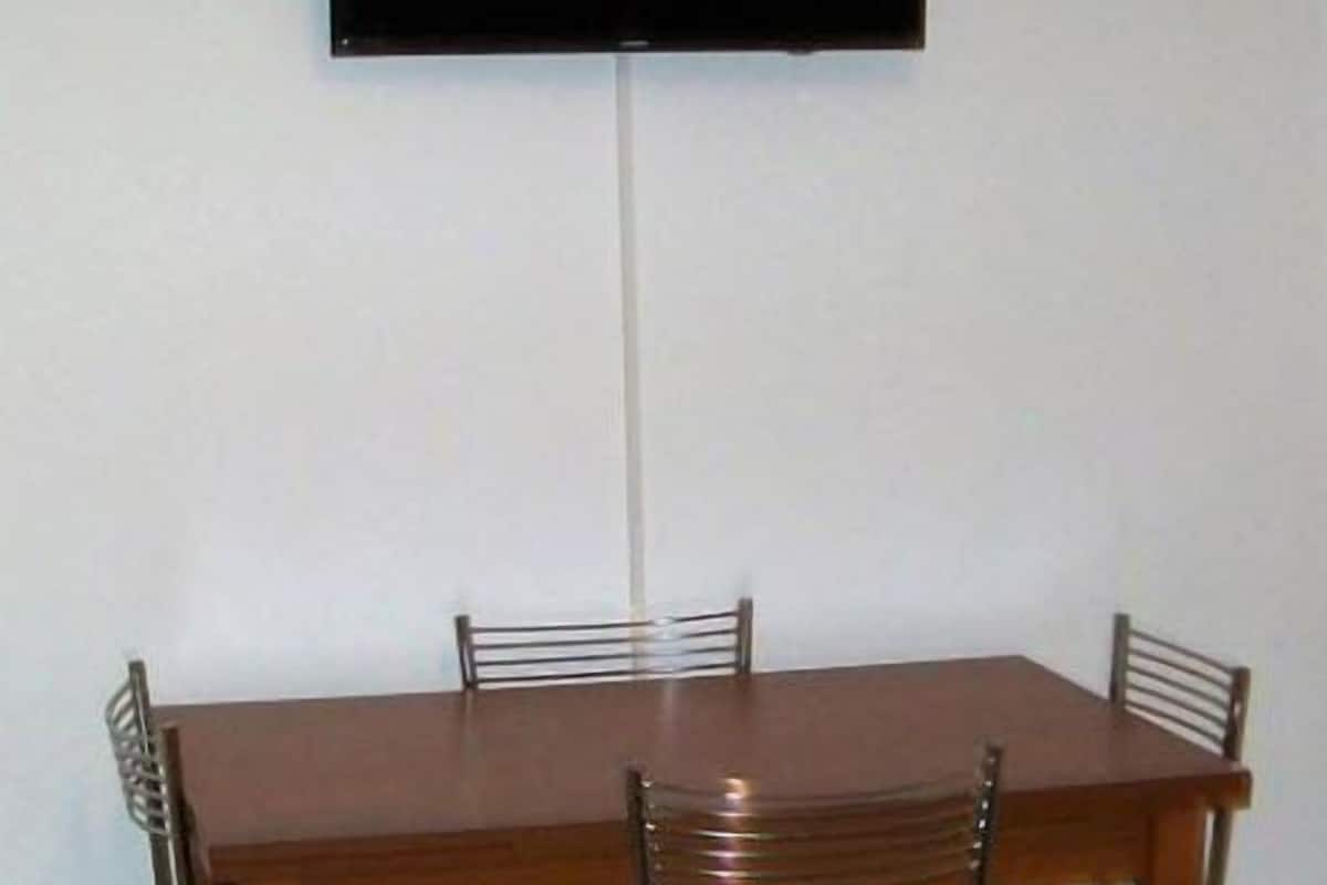 ダブ ルルーム | リビング エリア | テレビ