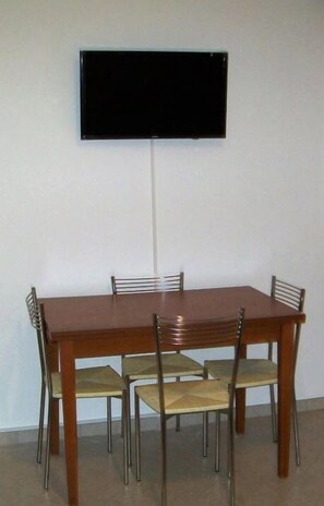 Double Room | Living area | TV - Affittacamere Vittoria (San Giuliano Milanese)