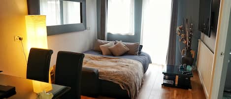 1 makuuhuone, yksilöllisesti sisustettu, yksilöllisesti kalustettu