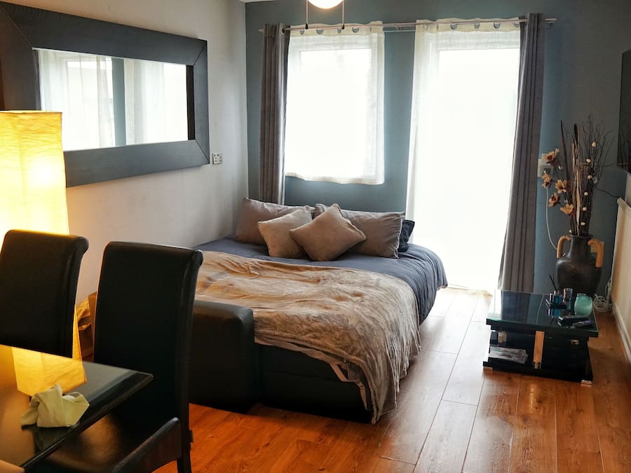 1 غرفة نوم وبديكورات فريدة لكل غرفة وطراز فريد لكل وحدة ومكتب