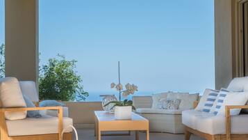 Vila superluxo, 3 quartos, piscina particular | Terraço/pátio