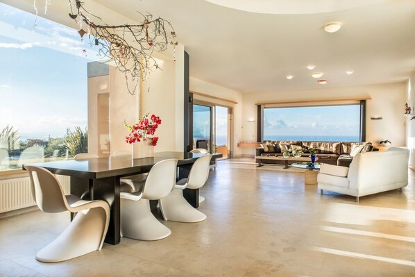 In-room dining - Mariposa (Chania)