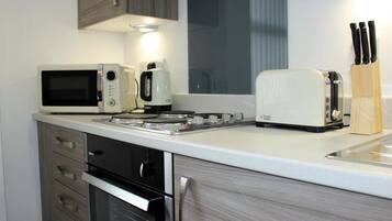 Apartment (Ground Floor) | Private kitchen | Full-size fridge, microwave, oven, stovetop