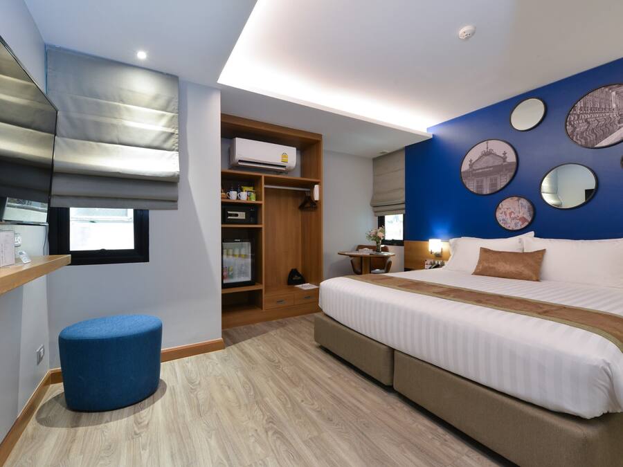 Minibar, in-room safe, desk, blackout drapes