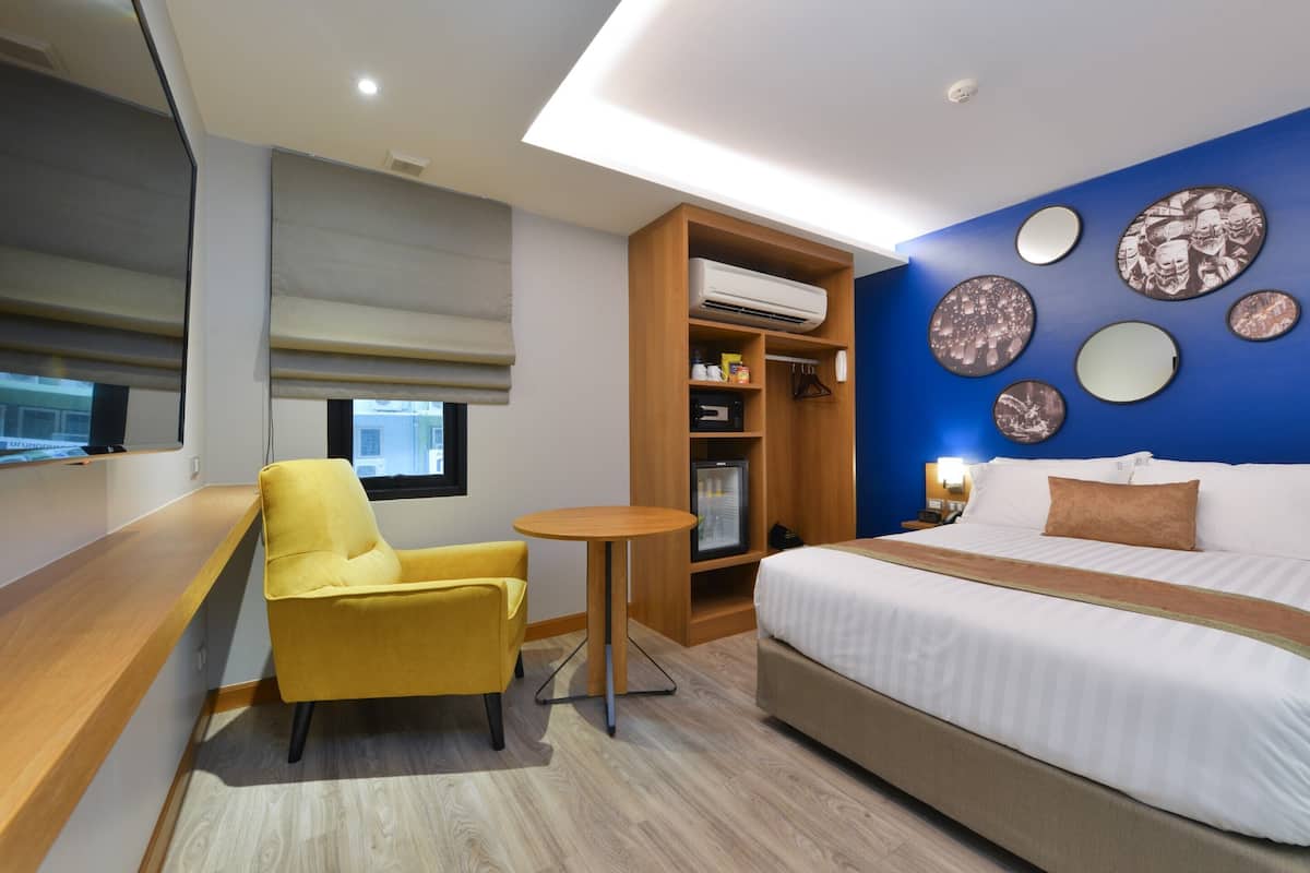 極品客房 | 迷你吧、客房內保險箱、書桌、遮光布/窗簾