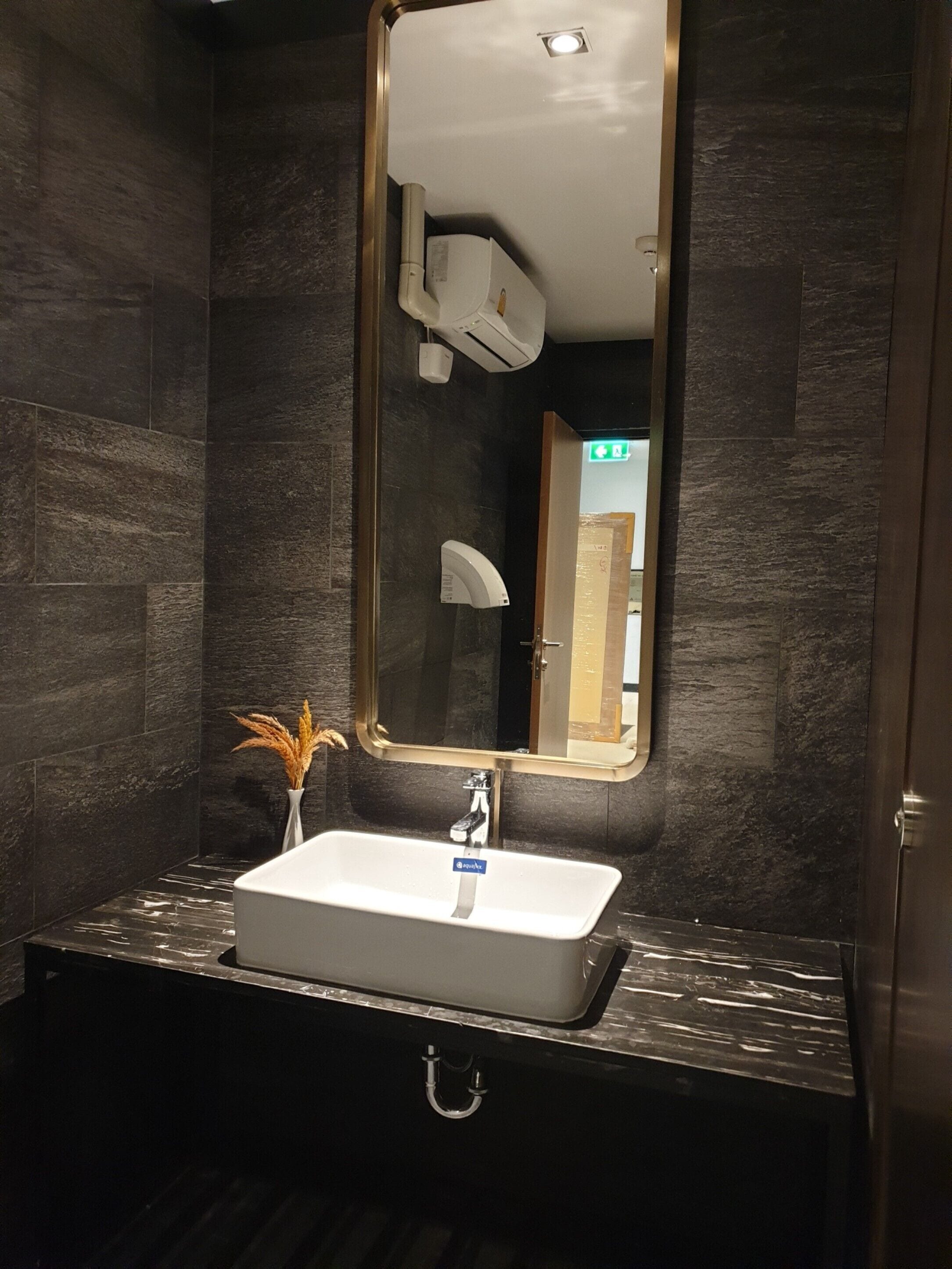 shower, free toiletries, hair dryer, slippers