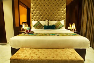 Egyptian cotton sheets, premium bedding, Select Comfort beds, minibar