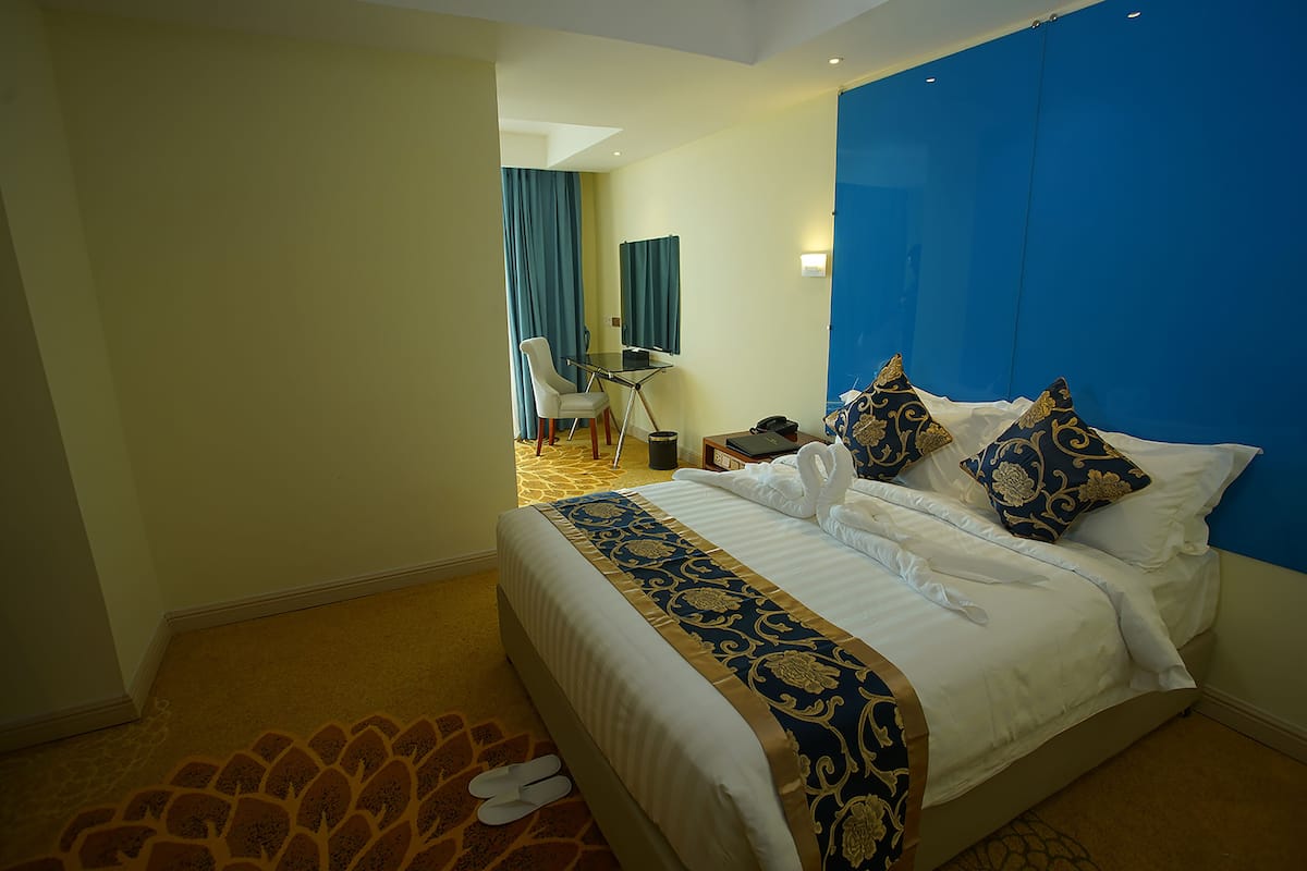 Quarto casal luxo | Frigobar, cofres nos quartos, cortinas blackout, quartos à prova de som