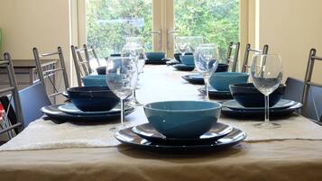 Holiday Home | In-room dining