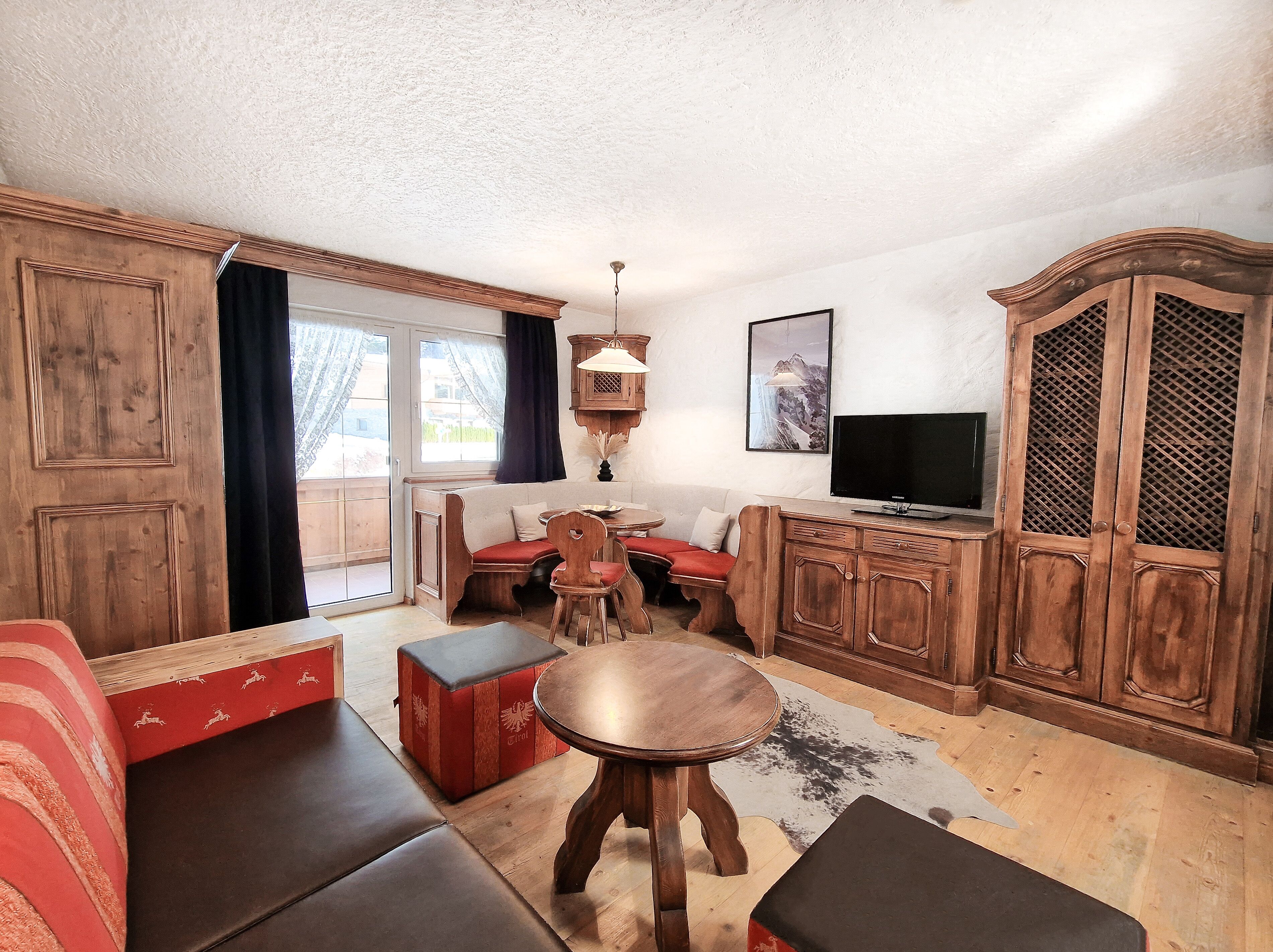 traditional suite, mountain view | hypo-allergenic bedding, in-room safe, free wifi, bed sheets