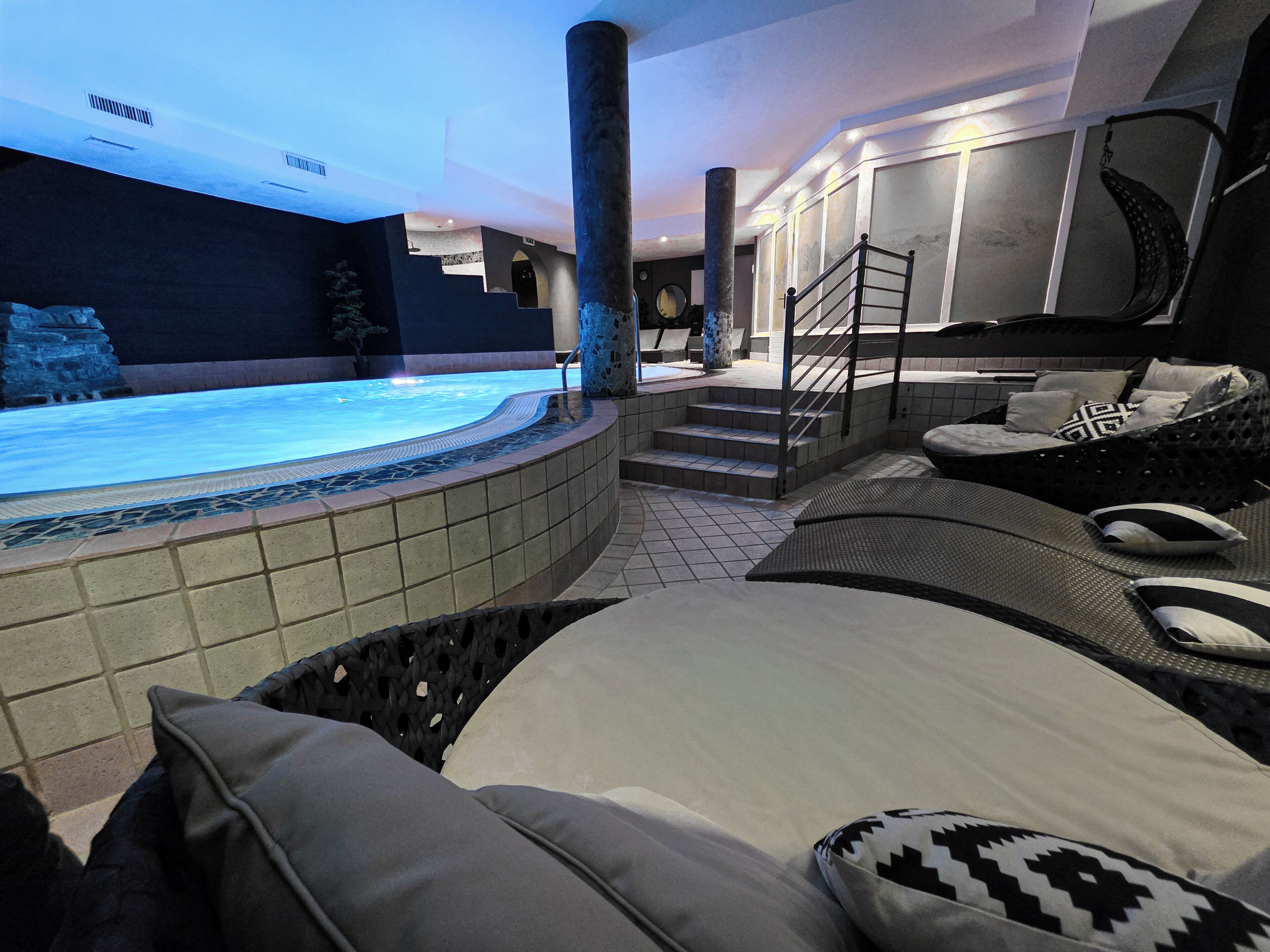 Exercise/lap pool
