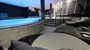 Exercise/lap pool