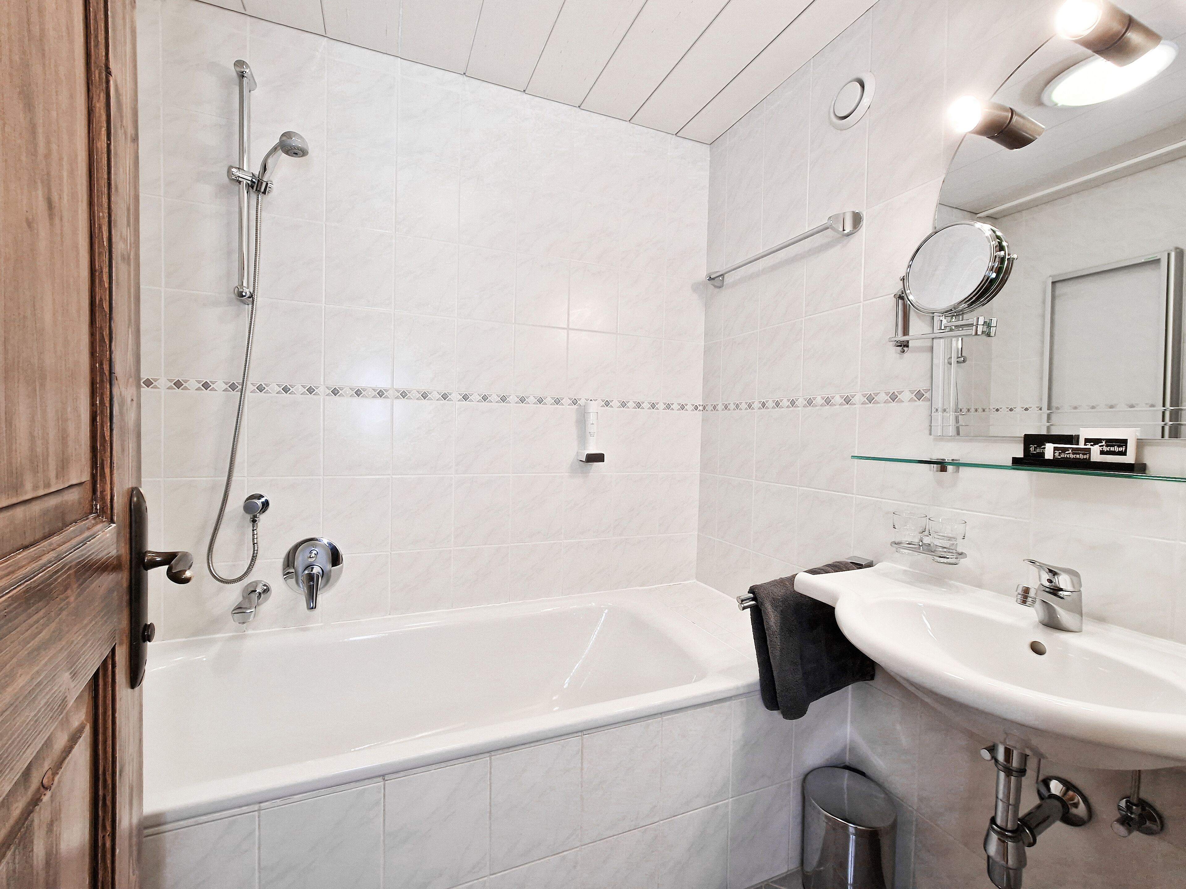 traditional suite, mountain view | bathroom | free toiletries, hair dryer, bathrobes, slippers