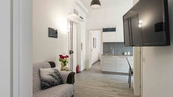 Smart-TV, Bücher, Arbeitsbereiche, Drucker