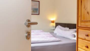 1 bedroom, free WiFi, bed sheets