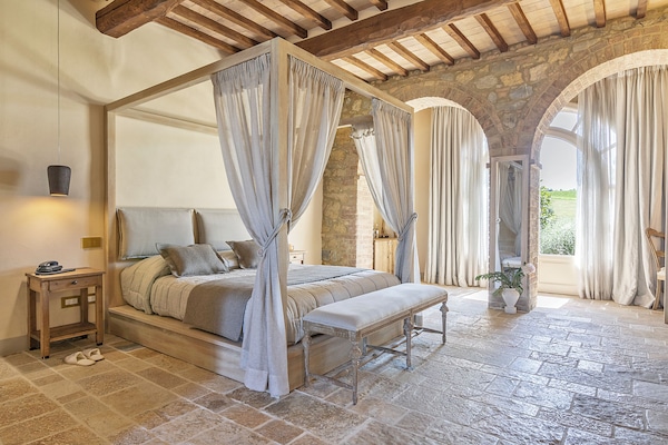 Junior Suite Deluxe | Frette Italian sheets, premium bedding, Select Comfort beds, minibar