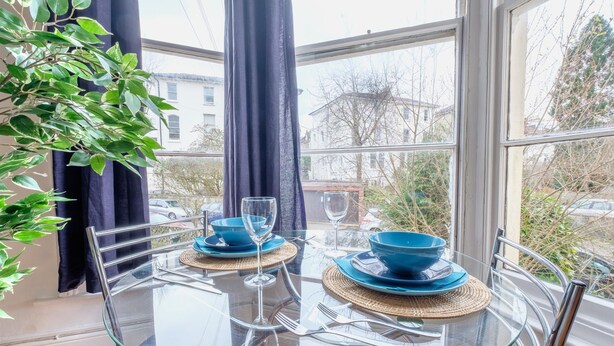 Apartment | Essbereich im Zimmer