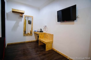 Desk, blackout curtains, iron/ironing board (on request), free WiFi - Mesra Boutique Hotel (Port Dickson)