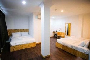 Desk, blackout curtains, iron/ironing board, free WiFi - Mesra Boutique Hotel (Port Dickson)